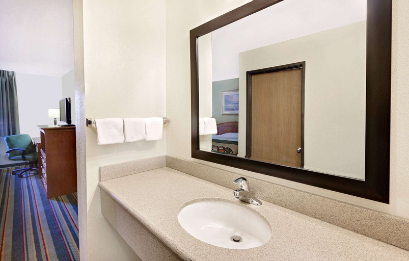 Bathroom 3, Super 8 by Wyndham Mt. Pleasant, Isabella