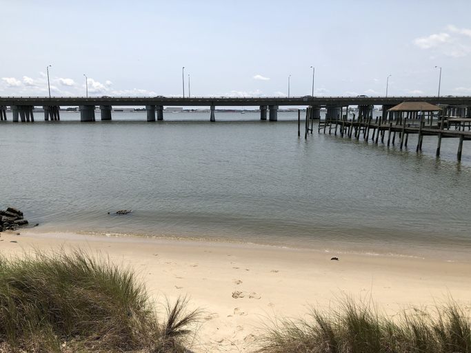Beach 2, Harbor Delight On The Bay - Private Sandy Beach! 4 Bedroom Home by RedAwning, Norfolk