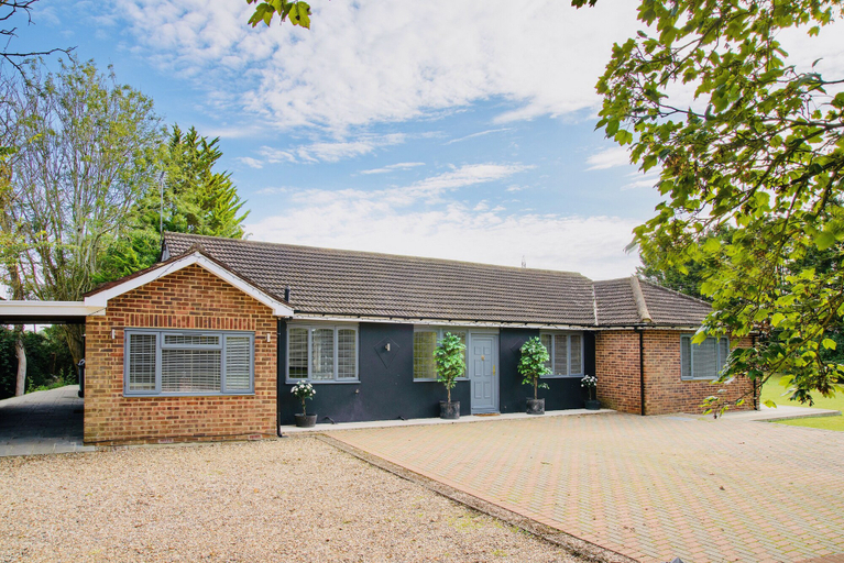 Exterior & Views 2, Deluxe 2 Bed Versace Hottub Skytv, Essex