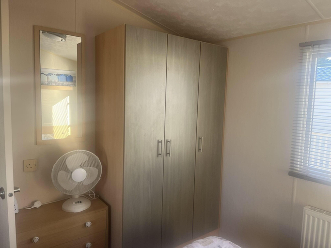 Bedroom 2, 2 Bedroom Pet Free Caravan and Decking Free Wifi, Cambridgeshire