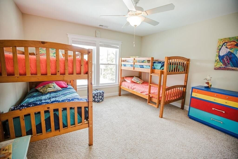 Room 5, Life's A Beach 4 Bedroom Home by RedAwning, Brunswick