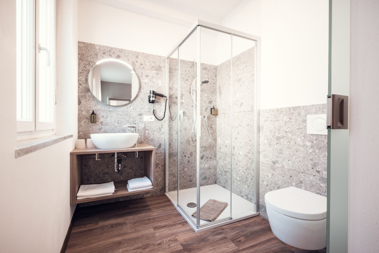 Bathroom 4, Steiner, Bolzano