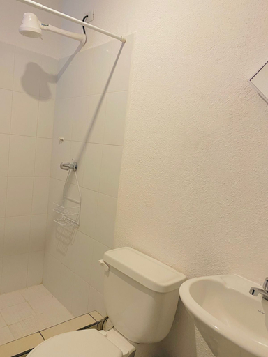 Bathroom 3, Hostal 17-52, ZONA 13