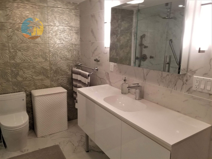 Bathroom 4, Alexander 1701 2 Bedroom Apts by RedAwning, Miami-Dade
