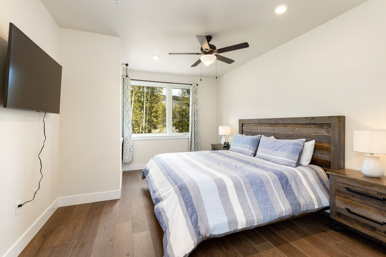 Room 4, 204 Clearwater Lofts 2 Bedroom Condo by RedAwning, Summit