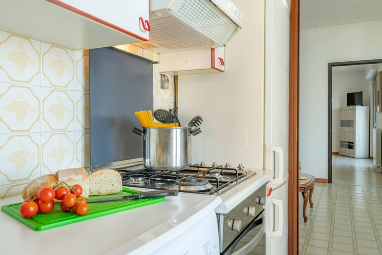 Private kitchen 2, Charming 4-bed Apartment -lake Views & Balconies, Lecco