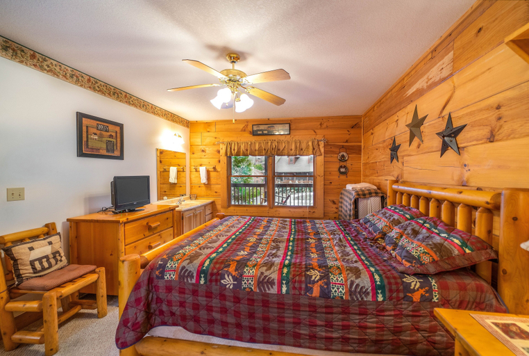 Bedroom 2, Er307- Eagle's View- Great Location- Close To Town 2 Bedroom Cabin by RedAwning, Sevier