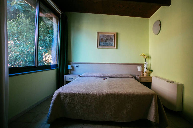 Bedroom 3, Hotel delle Rose, Imperia