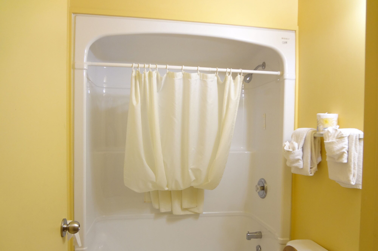 Bathroom 3, Canadas Best Value Inn Kapuskasing, Cochrane