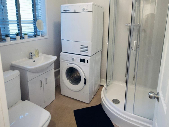Bathroom 3, Remarkable 3-bed Ground Floor Apartment - Coventry, Coventry