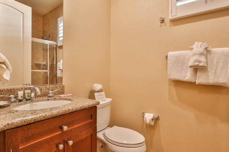 Bathroom 5, Legacy 3 Bedrooms L48 by RedAwning, Riverside