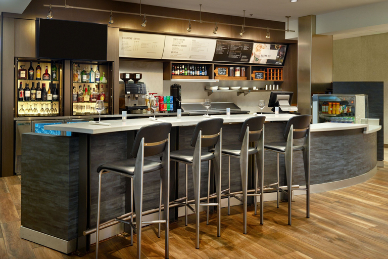Food & Drinks 5, Courtyard by Marriott New Orleans Metairie, Jefferson