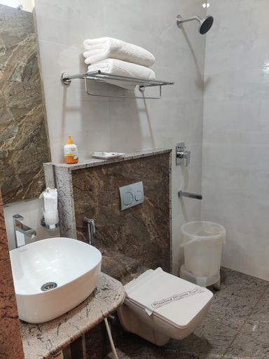 Bathroom 5, Hotel Stay Inn, Bangalore