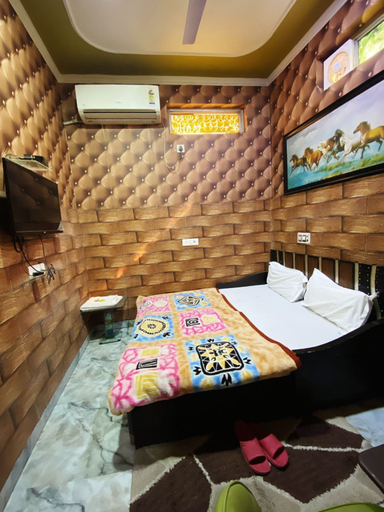 Bedroom 2, Manali Hotel By GRB, Delhi