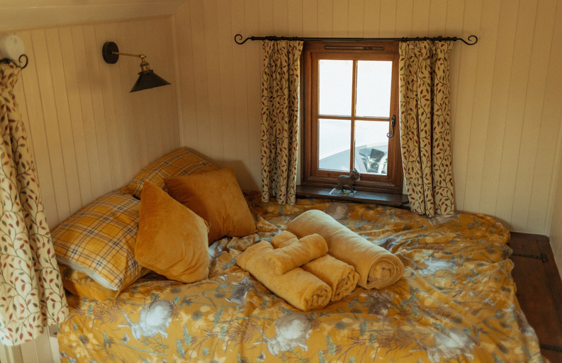 Bedroom 2, Glamping in Wiltshire in our Luxury Shepherds Hut, Wiltshire