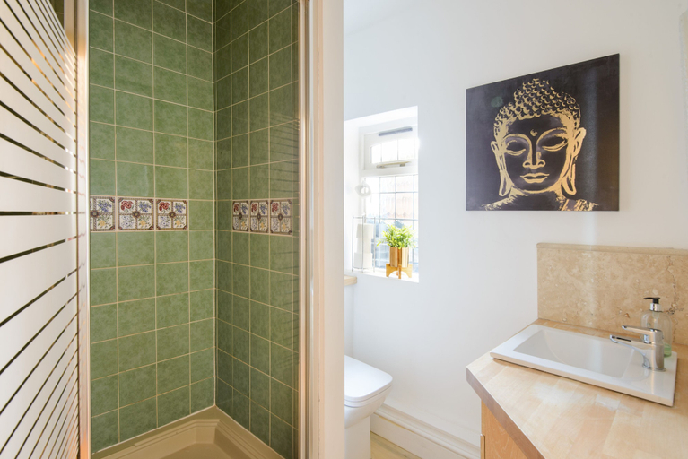 Bathroom 4, Deluxe 2 Bed Versace Hottub Skytv, Essex