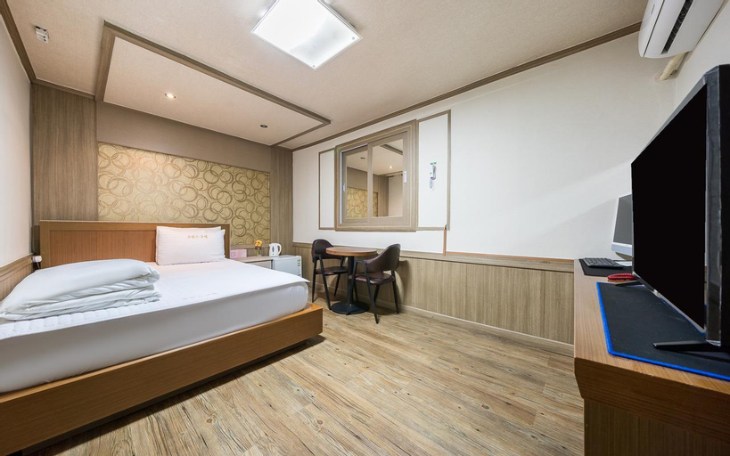 Bedroom 4, Busan Station Prince, Dong
