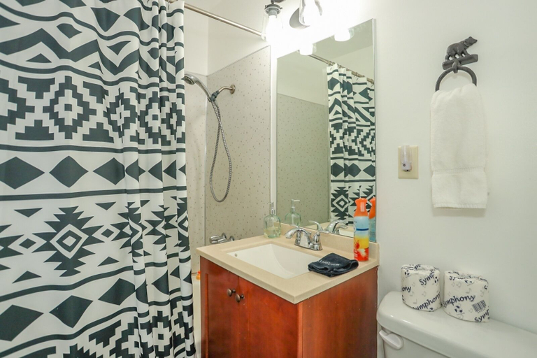 Bathroom, Maple Hill Lodge 2 Bedroom Home by RedAwning, San Bernardino