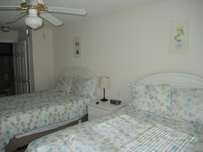 Room 5, 208m 1 Bedroom Condo by Redawning, Brunswick