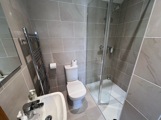 Bathroom 3, Cottages at the Lugger, Cornwall