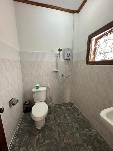 Bathroom 4, Rattana Guesthouse, Luang Prabang