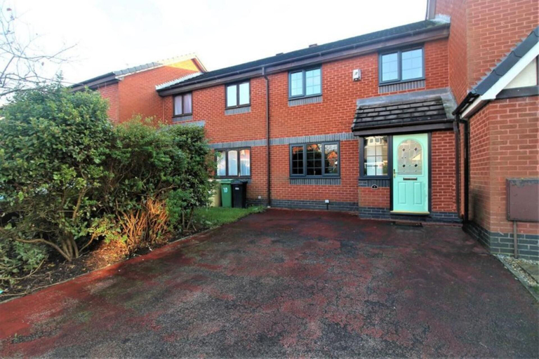 Exterior & Views 2, 2 Bed House - Sleeps 4 - Pets - Garden - Parking, Bolton