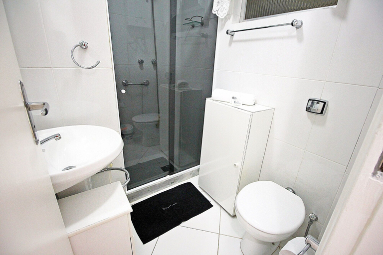 Bathroom 3, Rio Spot C050, Rio de Janeiro
