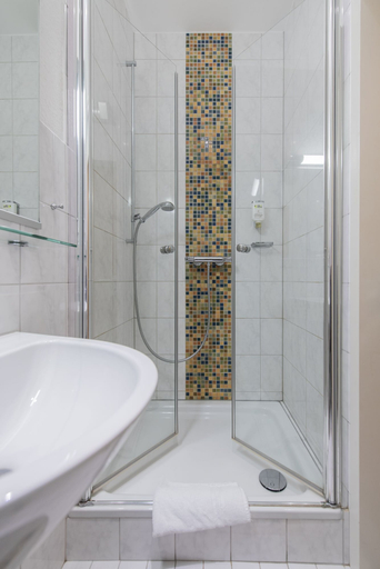 Bathroom 4, Hotel Aigner, Bonn