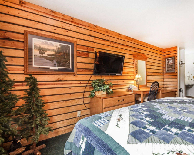 Bedroom 5, Rodeway Inn & Suites Madison East, Dane
