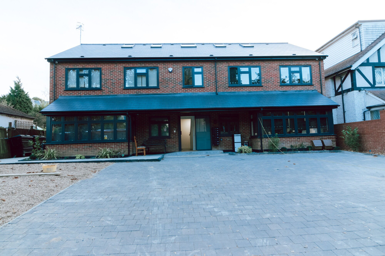 Exterior & Views, Remarkable, Penthouse - 3-bed Apartment in Purley, London