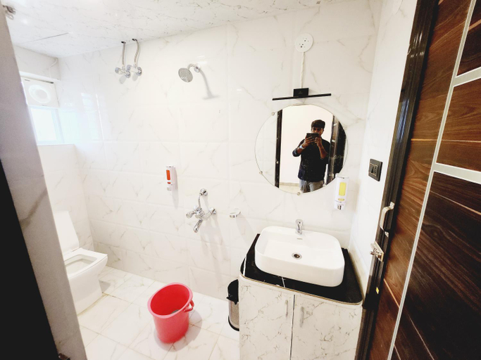 Bathroom 4, The Greenstar Inn Premium, Puri