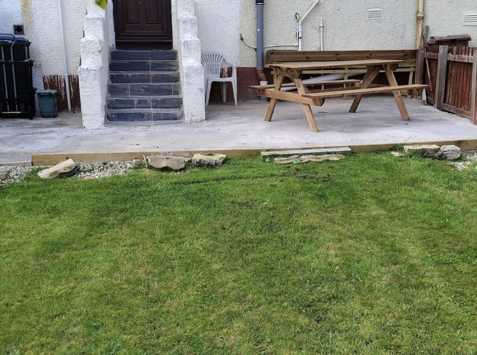 Others 4, Self Contained 2 Bedrooms House Free Parking, East Ayrshire
