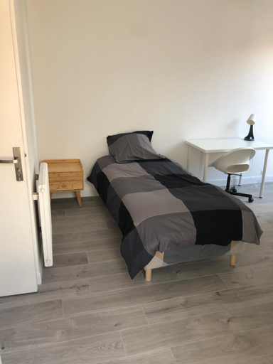 Bedroom 2, EvryTime., Essonne