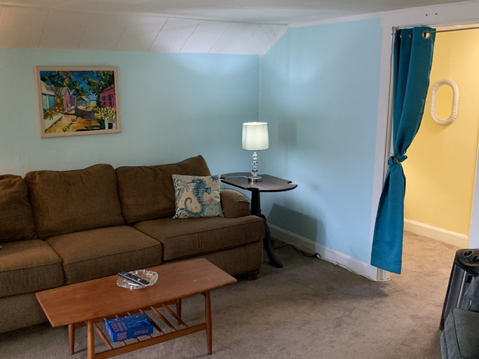 Living room 5, Rustic Rooftop Delight - Bay Front 2 Bedroom Apts by RedAwning, Norfolk