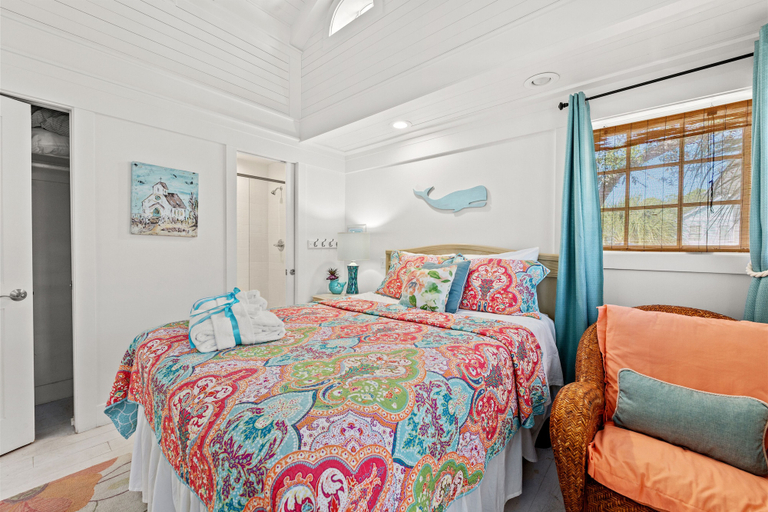 Room 2, Quaint 2br/2.5ba Cottage Nestled Between 30A & Panama City Beach! Sleeps 6!, Bay