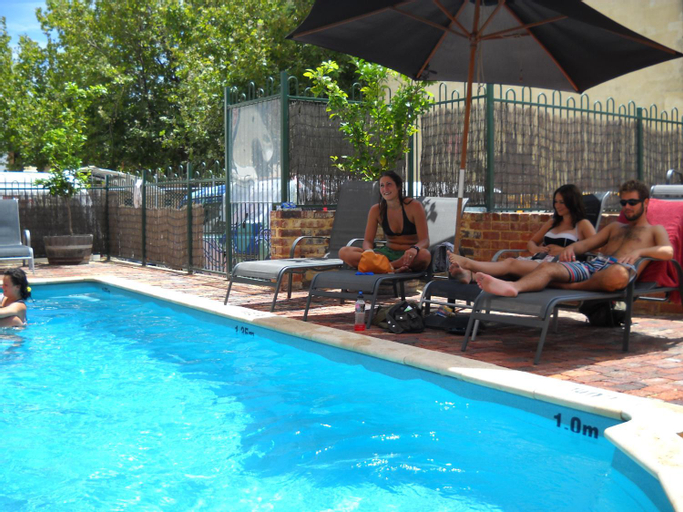 Sport & Beauty 2, Sundancer Backpackers Resort, Fremantle