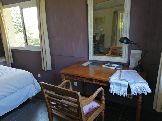 Bedroom 2, NIAOULI LODGE, Bourail