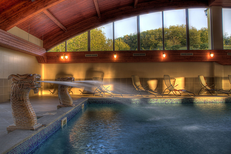 Sport & Beauty 2, Fried Castle Hotel and Restaurant, Tamás