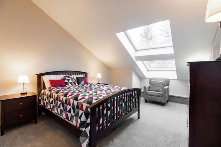Room 3, 17 Vail Road 3 Bedroom Condo by RedAwning, Eagle