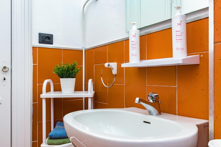 Room 4, Spacious Apartment Near the Po by Wonderful Italy, Torino