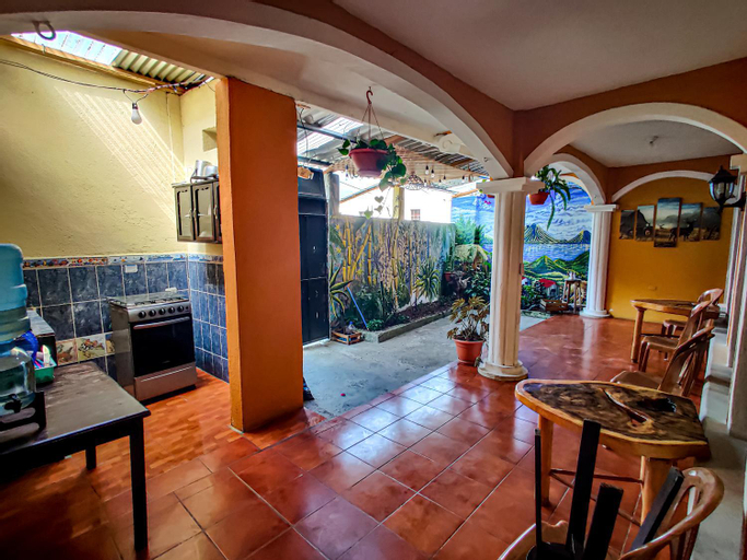 Others 5, Casa Argentina, San Juan La Laguna