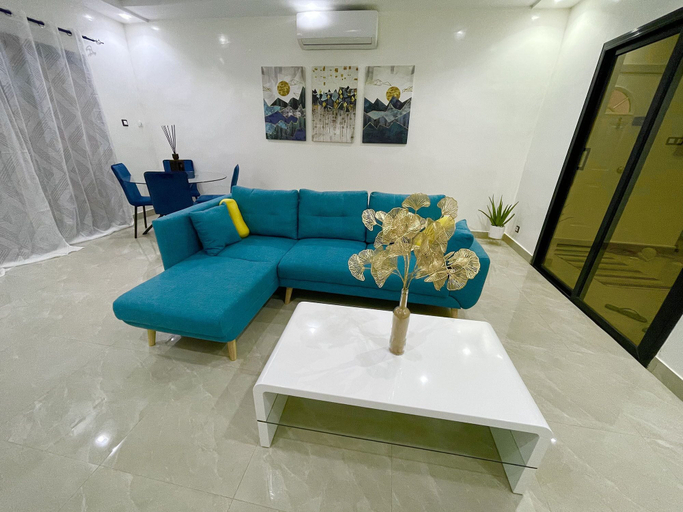 Others 4, Room in Apartment - Large Bedroom With Small Work Area, Dakar