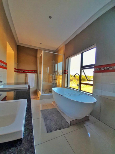 Bathroom 2, Kameeldrift Waterfront Estate & Resort, Bojanala