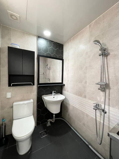 Bathroom 3, Koin Guesthouse Incheon airport, Jung
