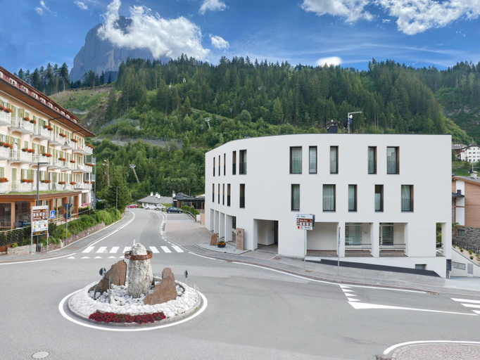 Others 5, Chalet Insignis, Bolzano