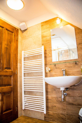 Bathroom 2, Salas Klak, Žilina