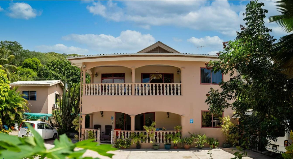 Others 5, Two Bedroom Apartment - Chez Benoit self catering