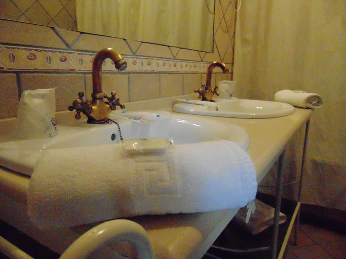 Bathroom 4, Hotel Sierra de Araceli, Córdoba