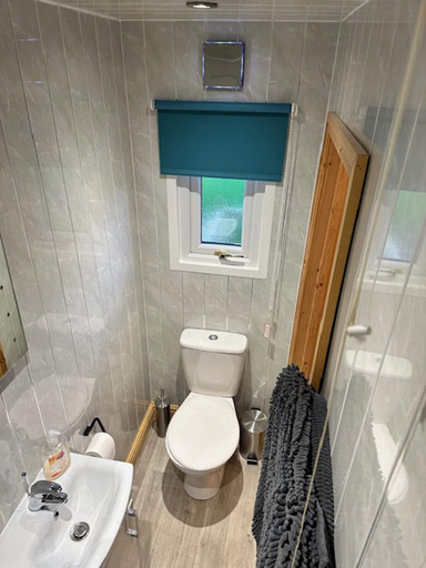 Bathroom 3, B3 Rickardos Holiday Lets, Lincolnshire
