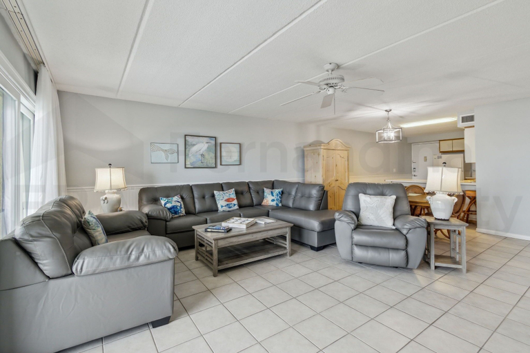 Others 5, Convenience Direct Oceanfront Condo with Private Balcony by RedAwning, Nassau